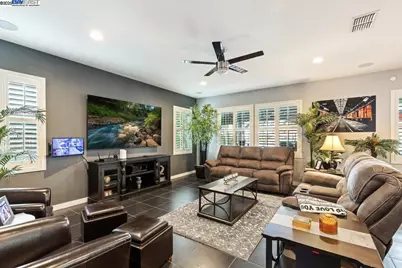 1050 Clear Lake Dr, Oakley, CA 94561 - Photo 18