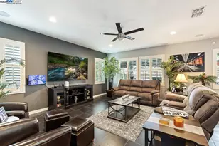 1050 Clear Lake Dr, Oakley, CA 94561 - Photo 18