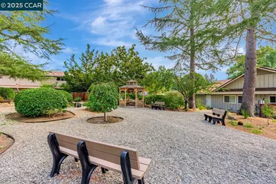 37 Miramonte Dr, Moraga, CA 94556 - Photo 24