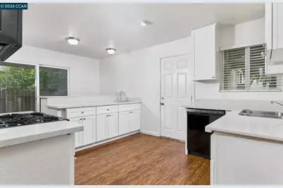 1878 Southwood Dr, Vacaville, CA 95687 - Photo 2