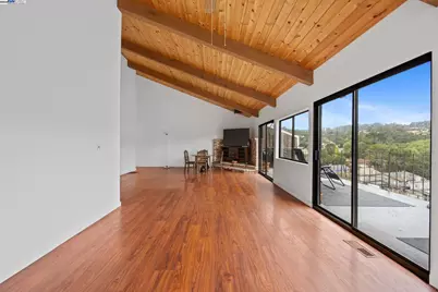 3660 Oak Knoll Blvd, Oakland, CA 94605 - Photo 8