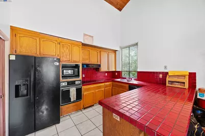 3660 Oak Knoll Blvd, Oakland, CA 94605 - Photo 10