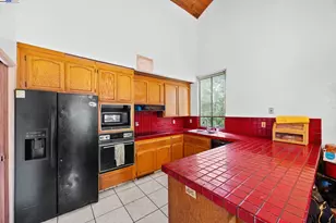 3660 Oak Knoll Blvd, Oakland, CA 94605 - Photo 10