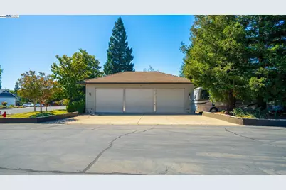 3208 Bonanza Dr, Cameron Park, CA 95682 - Photo 4