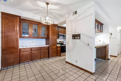 25912 Hayward Blvd #Unit 204, Hayward, CA 94542 - Photo 10