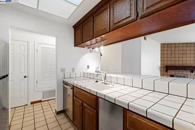 25912 Hayward Blvd #Unit 204, Hayward, CA 94542 - Photo 14