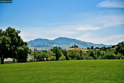 1566 Ashwood Dr, Martinez, CA 94553 - Photo 40