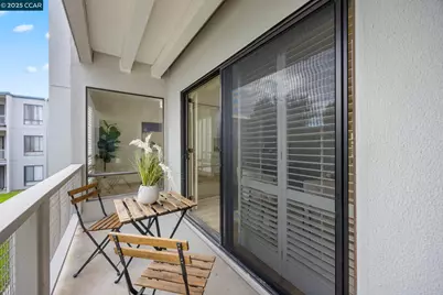 4 Commodore Drive #D335, Emeryville, CA 94608 - Photo 24