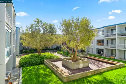 4 Commodore Drive #D335, Emeryville, CA 94608 - Photo 28