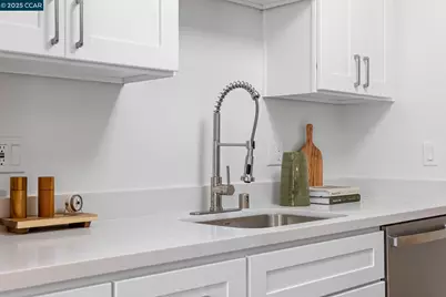 4 Commodore Drive #D335, Emeryville, CA 94608 - Photo 10