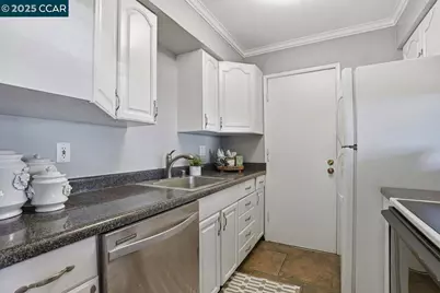 1013 Mohr Ln #2, Concord, CA 94518 - Photo 6