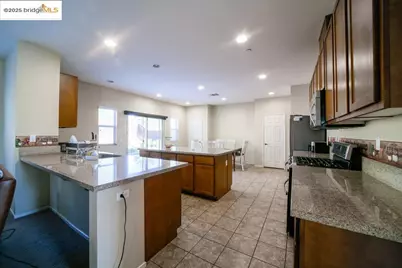 1350 Mistletoe Dr, Beaumont, CA 92223 - Photo 6