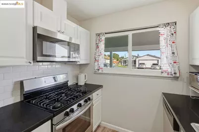 16235 Suzie Q Lane, Lathrop, CA 95330 - Photo 8