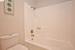 550 Canyon Oaks Dr, Oakland, CA 94605 - Photo 28