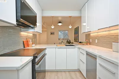 550 Canyon Oaks Dr #A, Oakland, CA 94605 - Photo 10