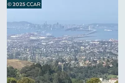 6044 Skyline Blvd, Oakland, CA 94611 - Photo 4