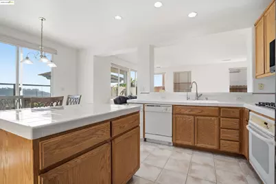 6857 Sunriver Ln, Vallejo, CA 94591 - Photo 20