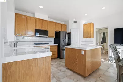 6857 Sunriver Ln, Vallejo, CA 94591 - Photo 18