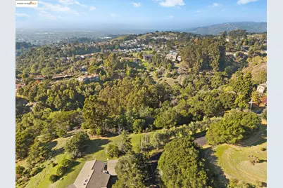 11330 Lochard St, Oakland, CA 94605 - Photo 4