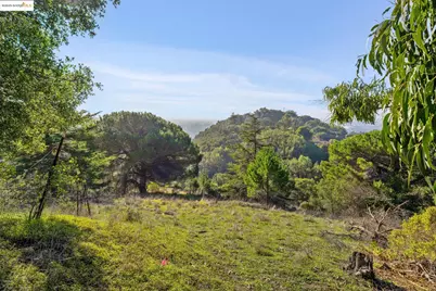 11330 Lochard St, Oakland, CA 94605 - Photo 18