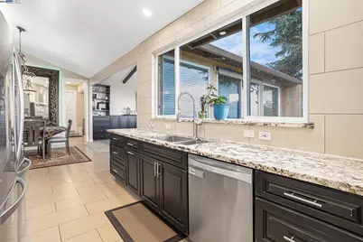 3393 Oakes Dr, Hayward, CA 94542 - Photo 14