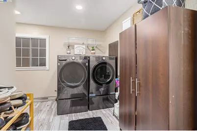 3393 Oakes Dr, Hayward, CA 94542 - Photo 26