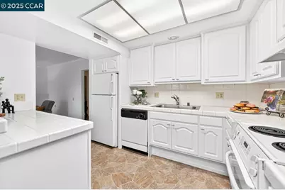 1400 Ptarmigan Dr #2, Walnut Creek, CA 94595 - Photo 10