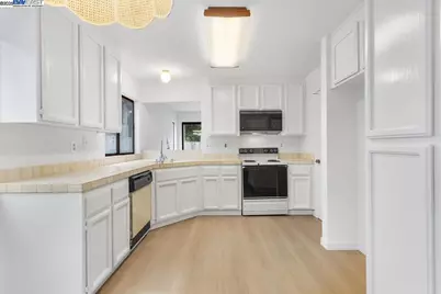 303 Delmonte Way, Pinole, CA 94564 - Photo 2