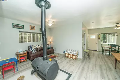 1371 Eagle Creek Loop Rd, Coffee, CA 96091 - Photo 4