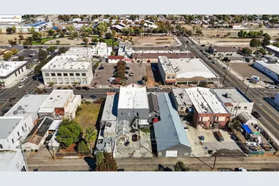 631 I St, Los Banos, CA 93635 - Photo 12