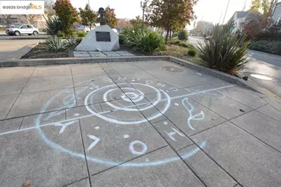 1633 8th St, Oakland, CA 94607 - Photo 40