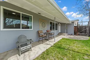 1002 Wyatt Ave, Napa, CA 94559 - Photo 4