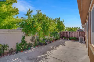 277 Kapalua Bay Cir, Pittsburg, CA 94565 - Photo 28