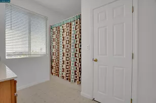 277 Kapalua Bay Cir, Pittsburg, CA 94565 - Photo 18