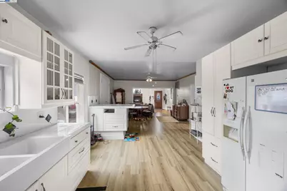 2421 Rumble Rd, Modesto, CA 95350 - Photo 8