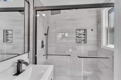 3300 Harrison St, Oakland, CA 94611 - Photo 24