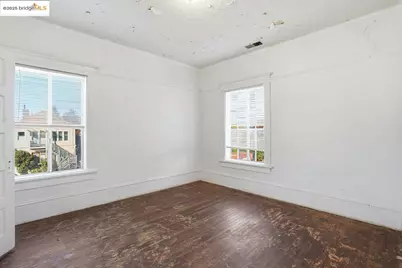 1068 Aileen St, Oakland, CA 94608 - Photo 36