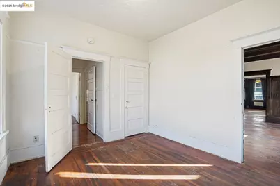 1068 Aileen St, Oakland, CA 94608 - Photo 26