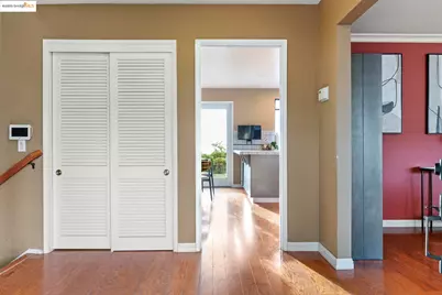 8071 Phaeton, Oakland, CA 94605 - Photo 2