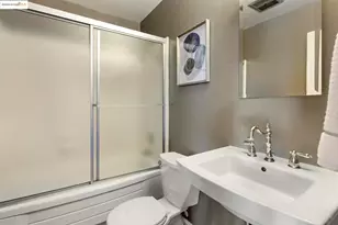 8071 Phaeton, Oakland, CA 94605 - Photo 18