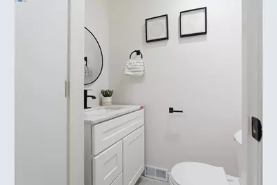 5729 Bancroft Ave, Oakland, CA 94605 - Photo 20