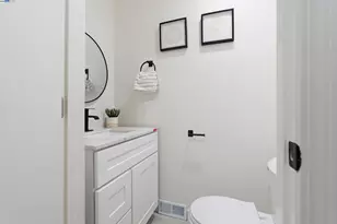 5729 Bancroft Ave, Oakland, CA 94605 - Photo 20