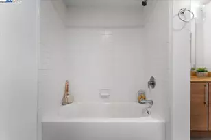 226 2nd St, Oakland, CA 94607 - Photo 12