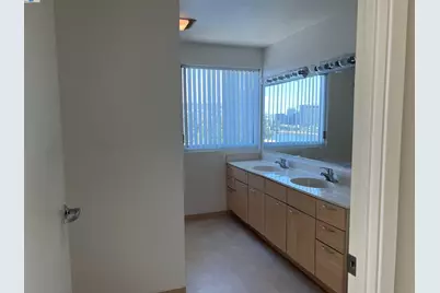 1 Lakeside Dr #821, Oakland, CA 94612 - Photo 38