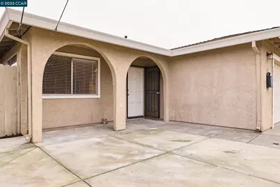 4413 76th St, Sacramento, CA 95820 - Photo 2