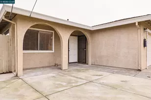 4413 76th St, Sacramento, CA 95820 - Photo 2