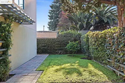 6555 Shattuck Avenue, Oakland, CA 94609 - Photo 34