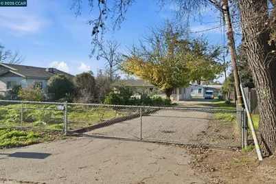 545 Golden Gate Ave, Stockton, CA 95205 - Photo 2