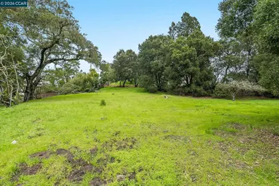 9 Charles Hill Rd, Orinda, CA 94563 - Photo 2