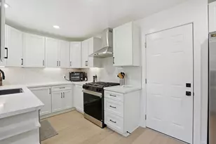 6470 Ascot Dr, Oakland, CA 94611 - Photo 14